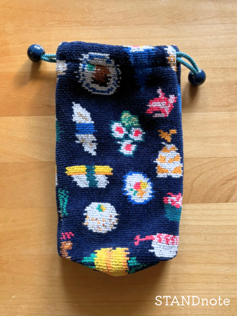 FEILER（フェイラー）のOH SUSHI柄のペットボトルポーチ